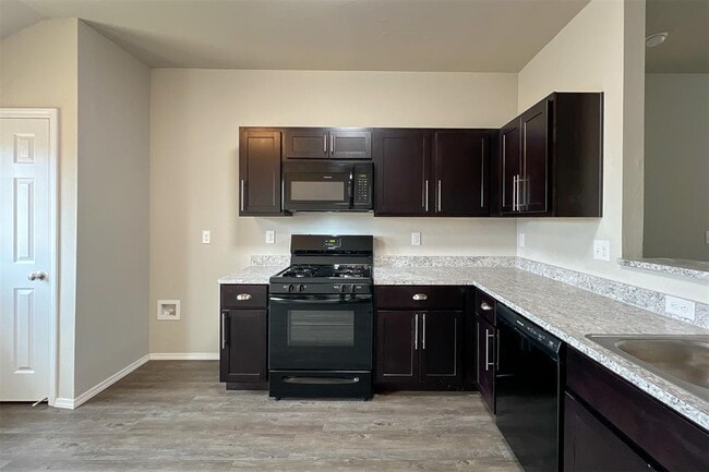 Building Photo - 4301 Driftwood Dr