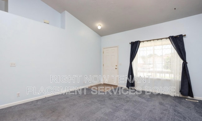 Building Photo - 815 S Pawnee Ave