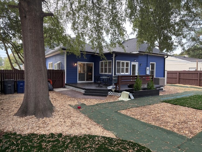 Building Photo - 302 N Sumner St