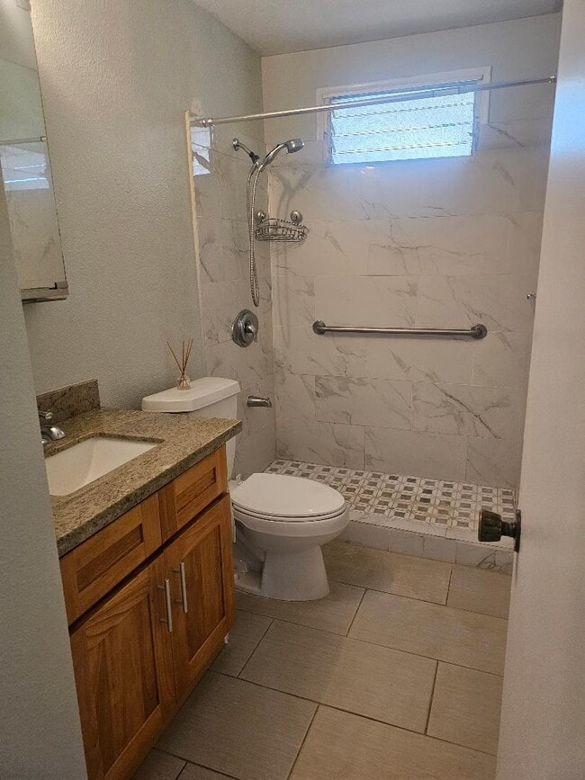 Building Photo - 66-923-923 Heau Pl