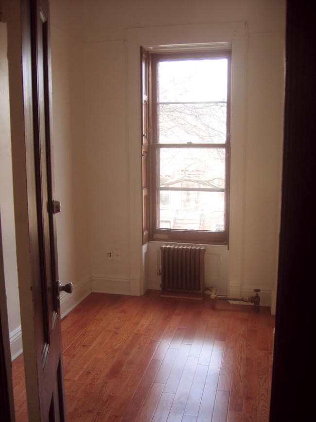 Bedroom 2 or Office space - 732A Jefferson Ave