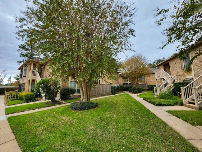 Building Photo - 1311 Antoine Dr