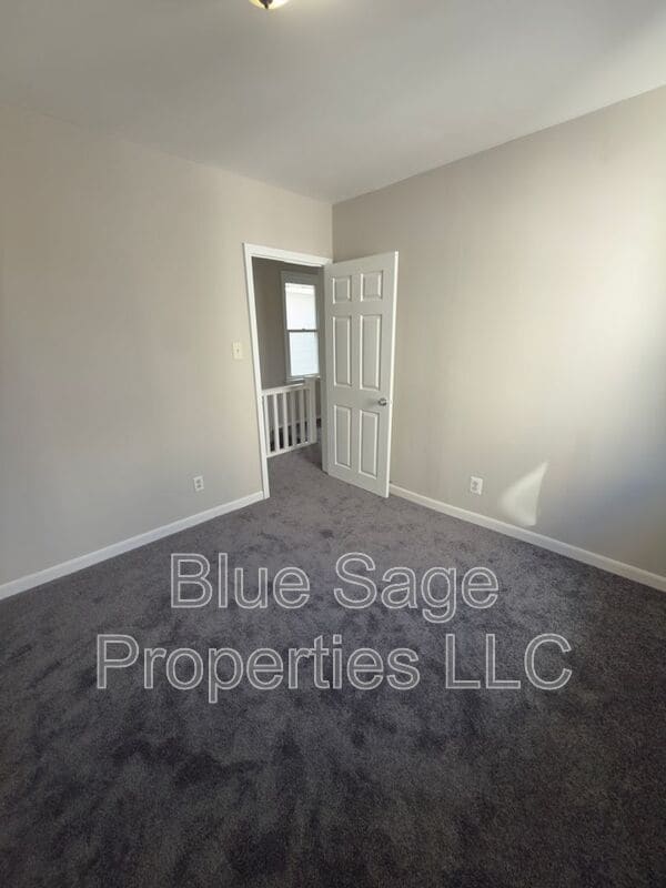 Building Photo - 105 W Broadway Ave