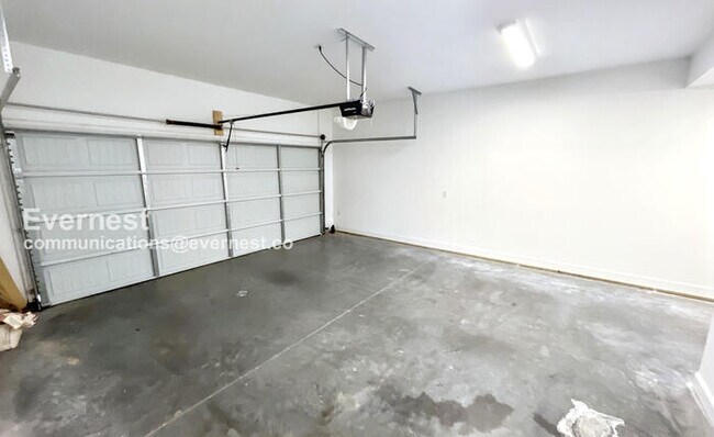 Building Photo - 2823 Kirkman Rd