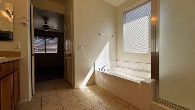 Building Photo - Eastside (Stella and Kolb) 4 bedroom  2 ba...
