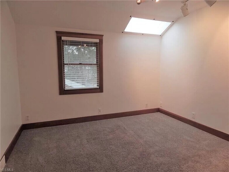 Building Photo - 3140 Corydon Rd