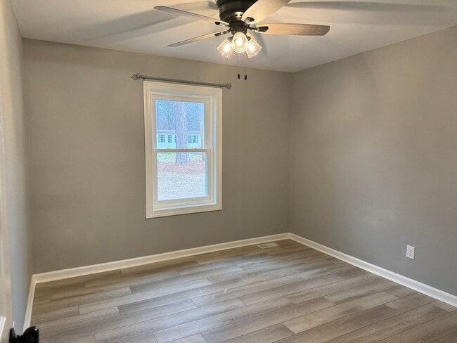 Building Photo - One Bedroom Ranch Home in Denver
