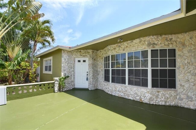 Building Photo - 5385 SW 8th Ct