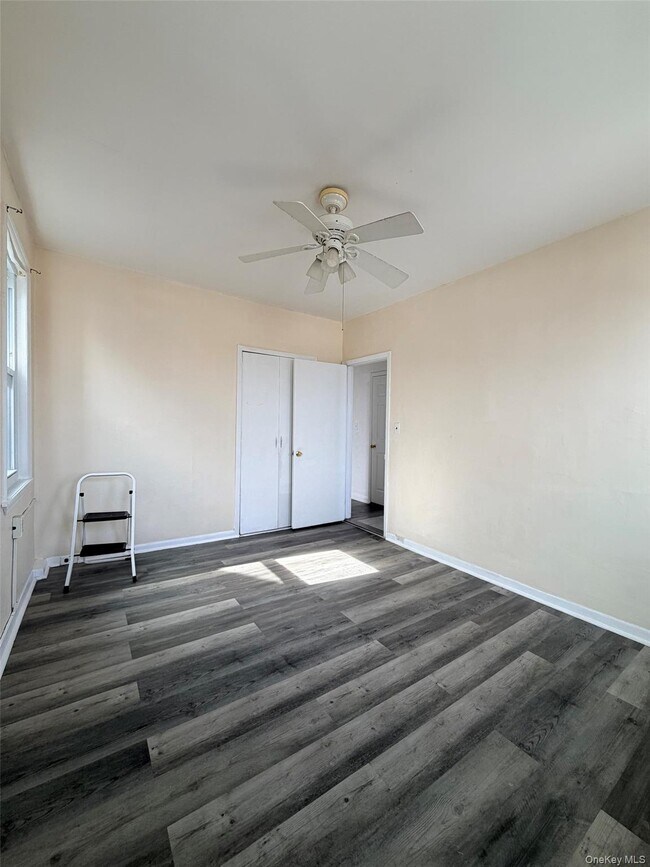 Building Photo - 46-28 Utopia Pkwy