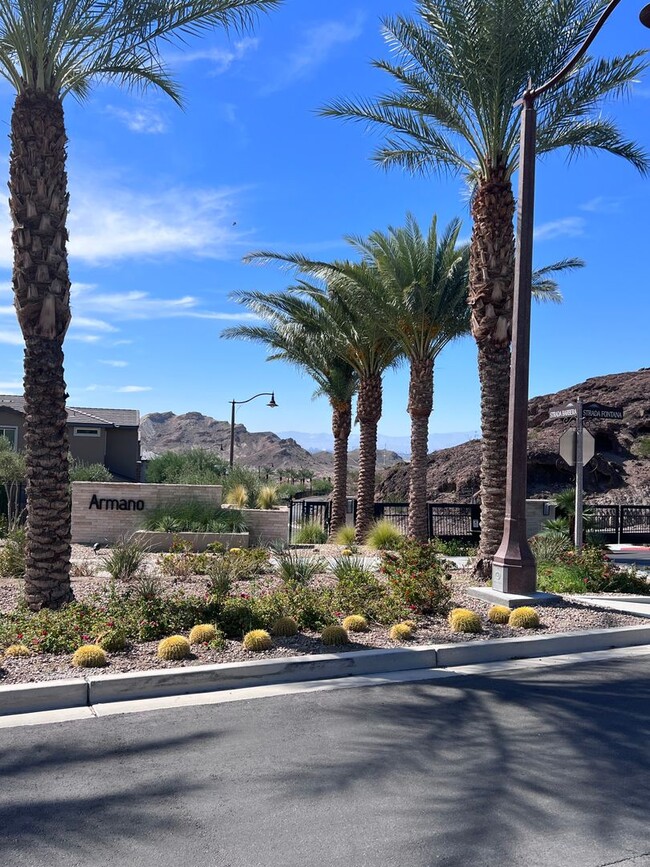 Building Photo - Lake Las Vegas BEAUTIFUL!