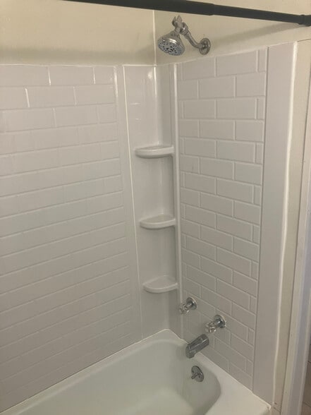 Building Photo - 932 Napoleon St