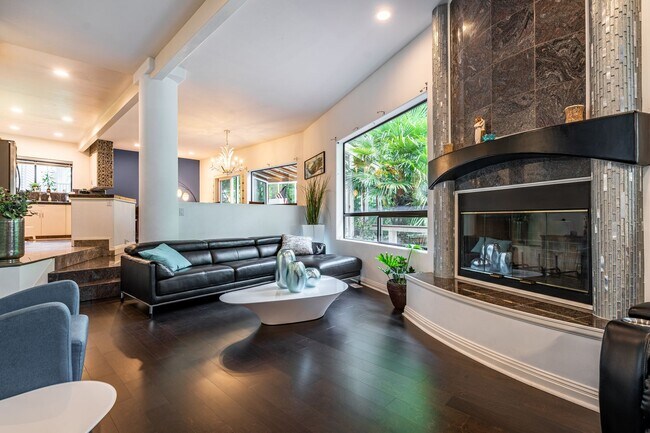 Building Photo - Beautiful 4 Beds and 2.5 Baths house with ...