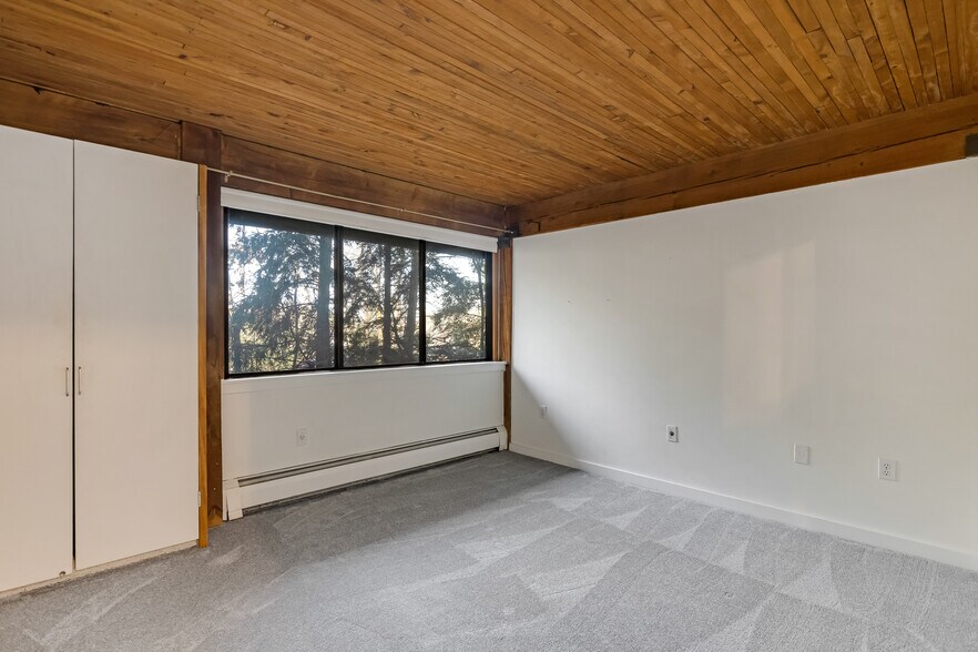 Building Photo - 122 Redrock Dr