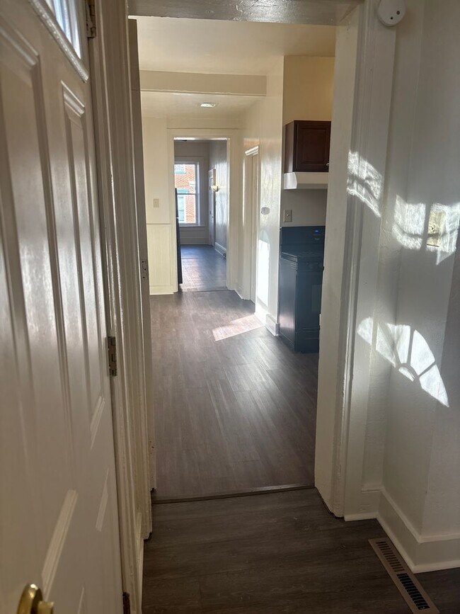 Building Photo - 1st Floor 1 Bedroom Apartment in Downtown York City