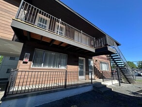 Building Photo - Recently remodeled 1 bedroom in West Redding