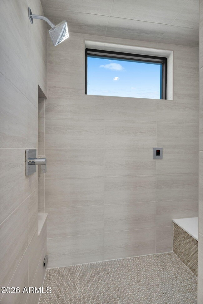 Building Photo - 6975 North 39th Pl