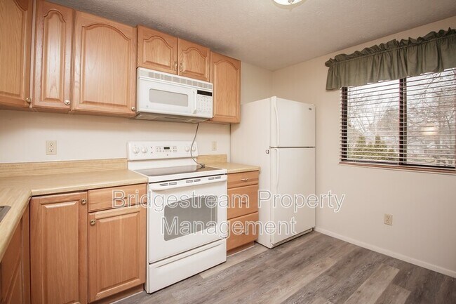 Building Photo - 2421 Bentree Ct