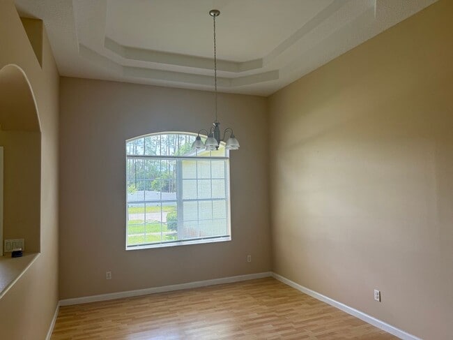 Building Photo - 18 Poinbury Dr