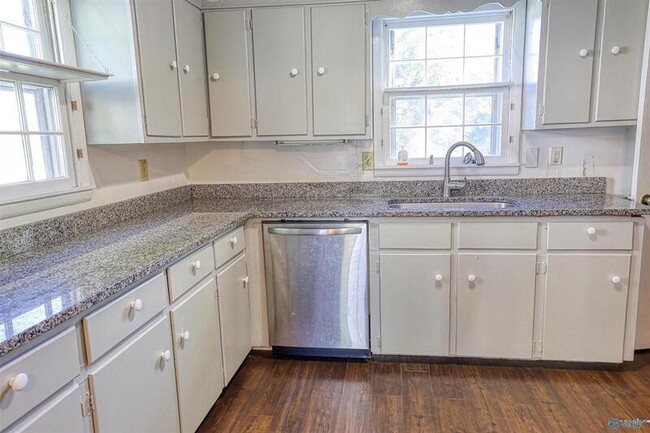 Building Photo - 1324 Mckinley Ave NE