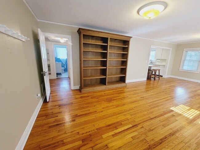 Building Photo - 608 Talaflo St