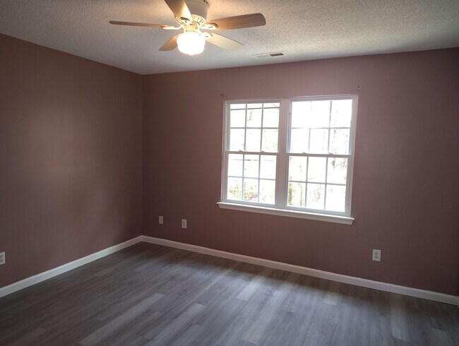 Building Photo - 995 W Pueblo Dr