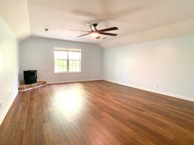 Building Photo - 2553 Emerald Ct
