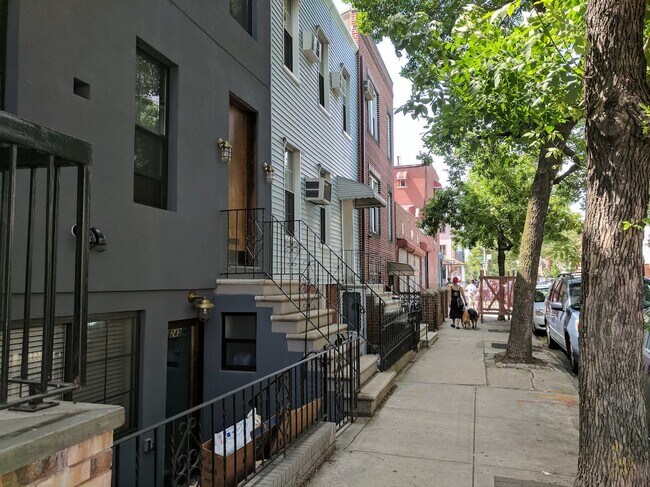 Building Photo - 243 Leonard St
