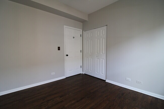 Building Photo - 1517 W Jonquil Terrace