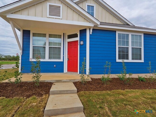 Building Photo - 335 Rachel St