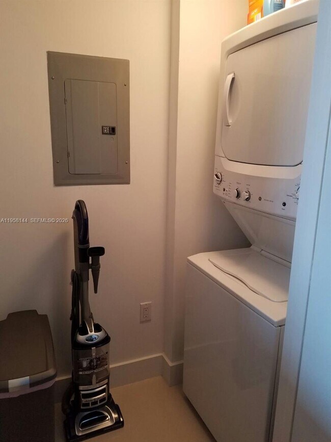 Building Photo - 50 Biscayne Blvd