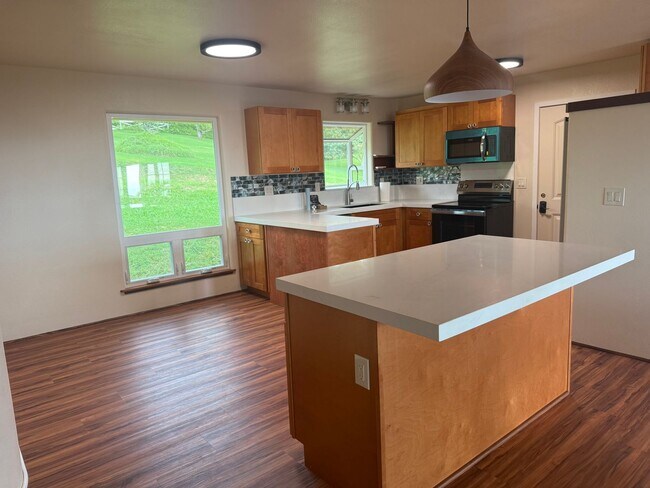 Building Photo - Upper Kalaheo, fully renovated three-bedroom two bathroom home.