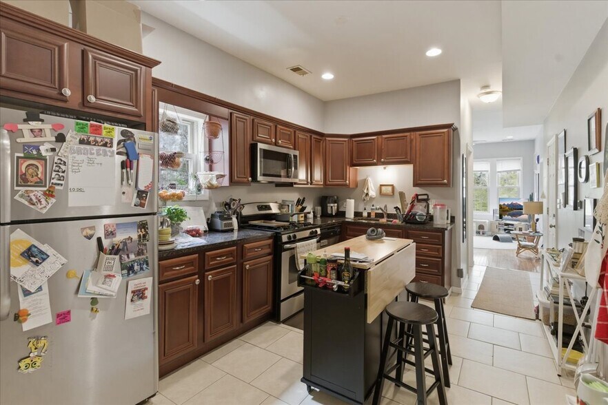 Building Photo - 3727 N Ashland Ave