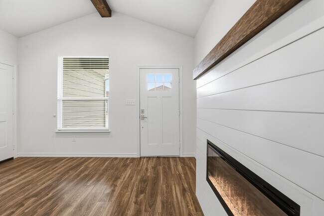 Building Photo - 5718 Barkridge Dr