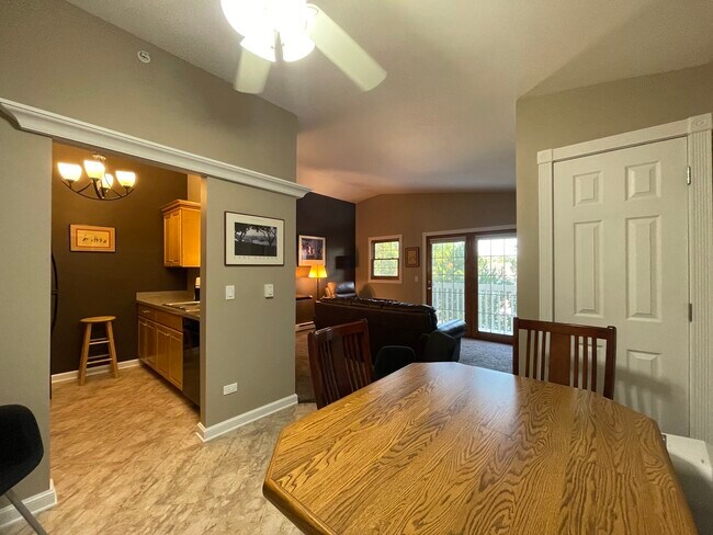 Building Photo - 551 Leah Ln