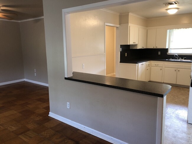 Building Photo - Shreve Island Cutie..