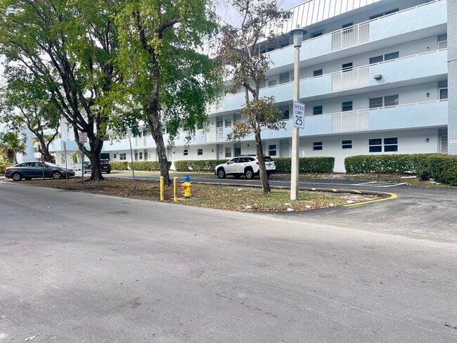 Building Photo - 3551 NE 169th St