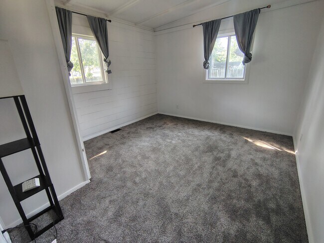 Building Photo - 1213 Kingsley Dr