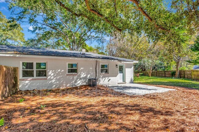 Building Photo - 1757 Skinner Ave