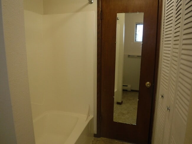 Building Photo - New carpet