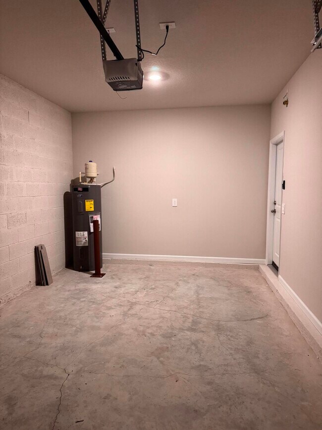 Building Photo - 496 Salisbury Cir