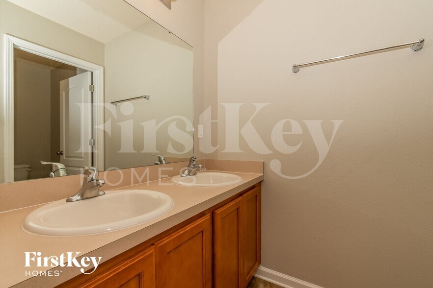 Building Photo - 8058 Brothers Walk Ln