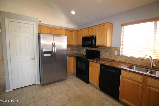 Building Photo - 1426 E Detroit St