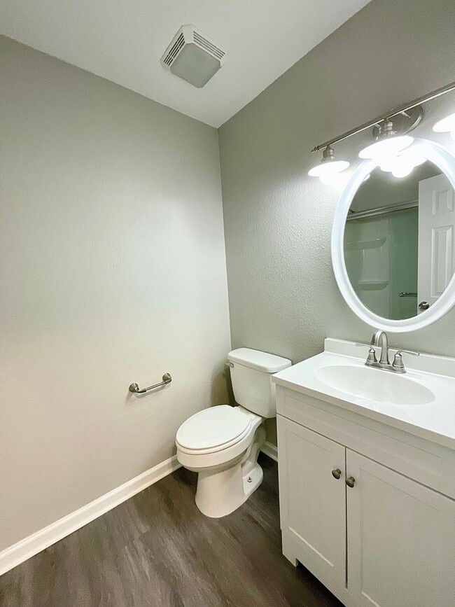 Building Photo - 2003 Doris Dr