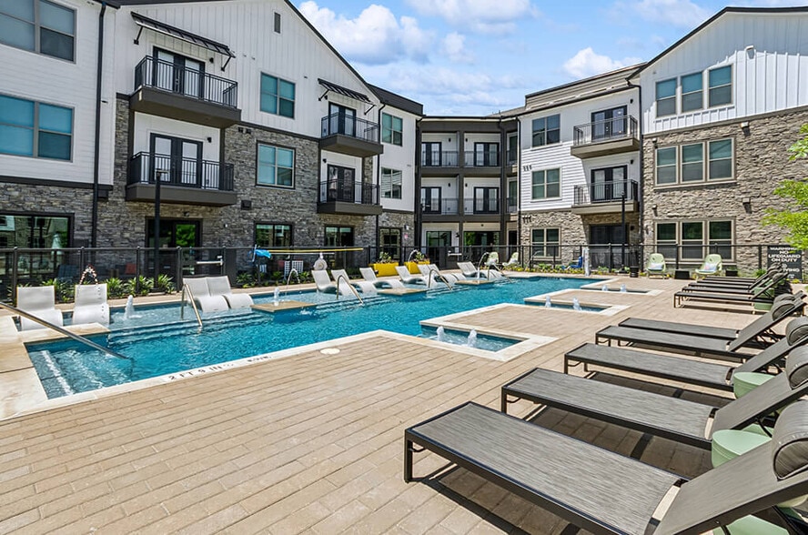 Building Photo - The Waylon Apartments & Townhomes