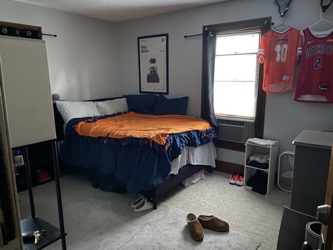 Building Photo - 87 E 15th St