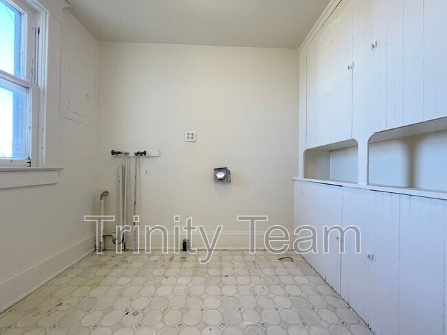 Building Photo - 6028 County Rd 3 1/4