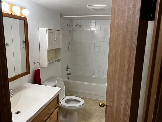 Upstairs bath - 1428 Latouche St