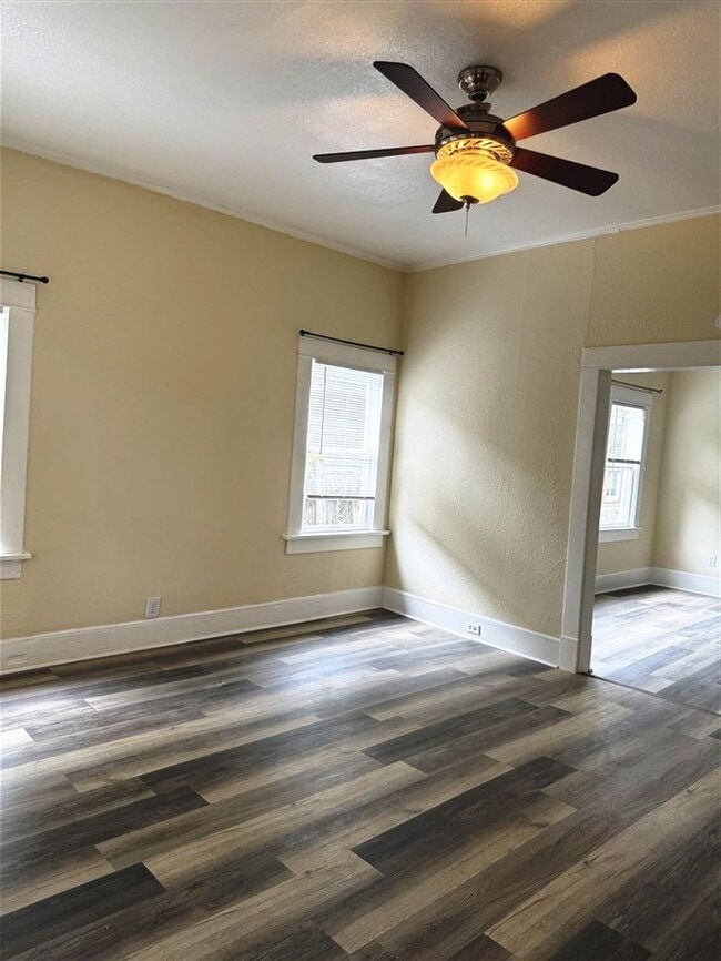 Building Photo - Beautifully Renovated 2 bedroom, 1 bath Bungalow | Historic Highland area | $900/Month Rent