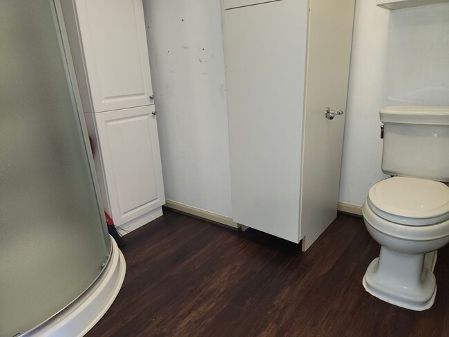 Building Photo - Large 4 BR, 2 Bath Country Home and Workshop