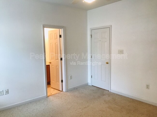 Building Photo - 1903 Elmsmere Ave